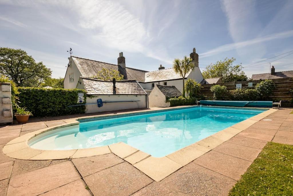 Plas Newydd With Swimming Pool, Fire Pit, And Log Fires Villa Rhiw Buitenkant foto