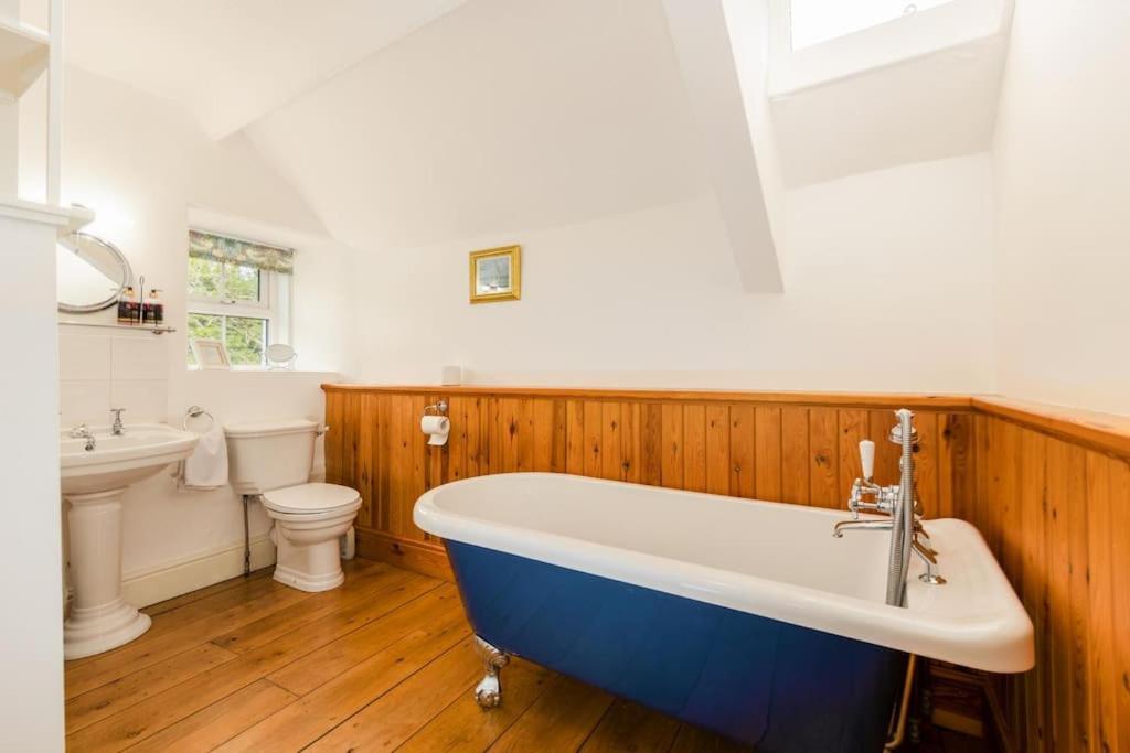 Plas Newydd With Swimming Pool, Fire Pit, And Log Fires Villa Rhiw Buitenkant foto