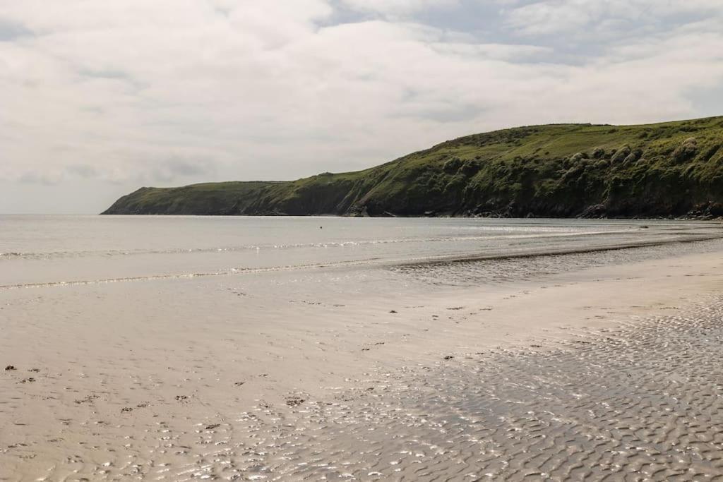 Plas Newydd With Swimming Pool, Fire Pit, And Log Fires Villa Rhiw Buitenkant foto