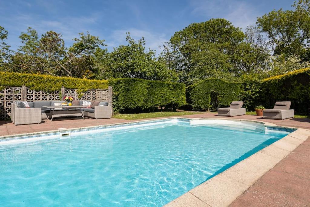 Plas Newydd With Swimming Pool, Fire Pit, And Log Fires Villa Rhiw Buitenkant foto