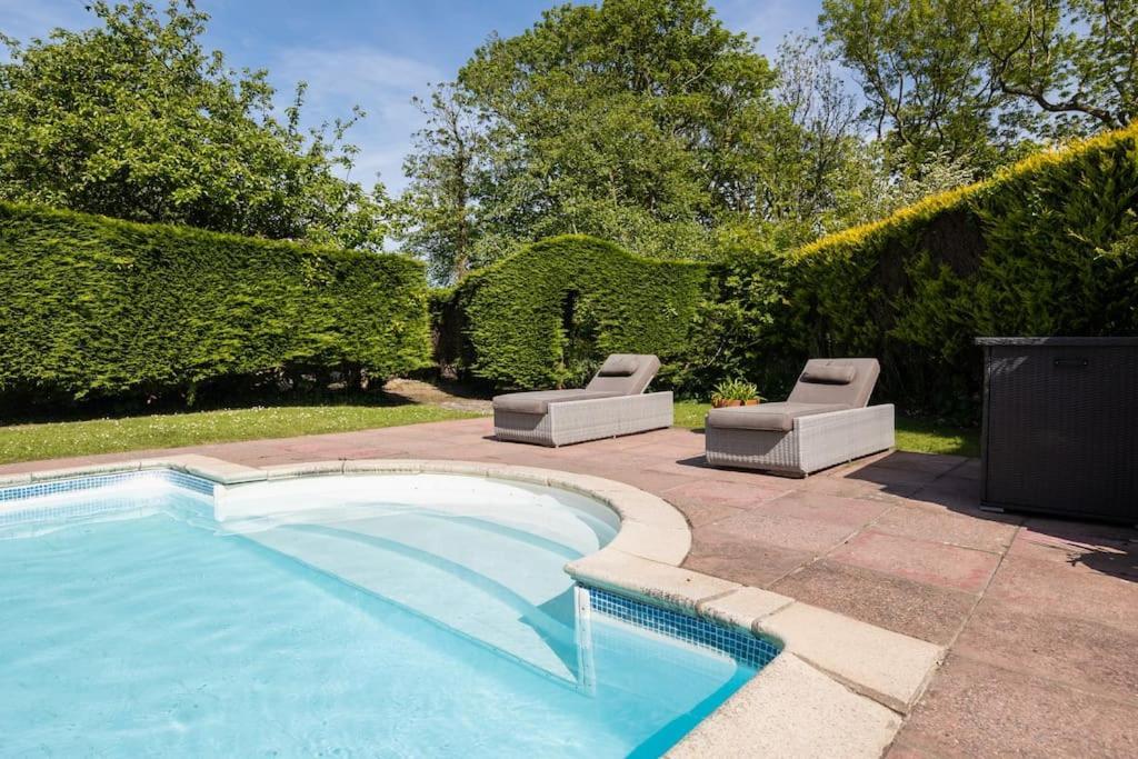 Plas Newydd With Swimming Pool, Fire Pit, And Log Fires Villa Rhiw Buitenkant foto