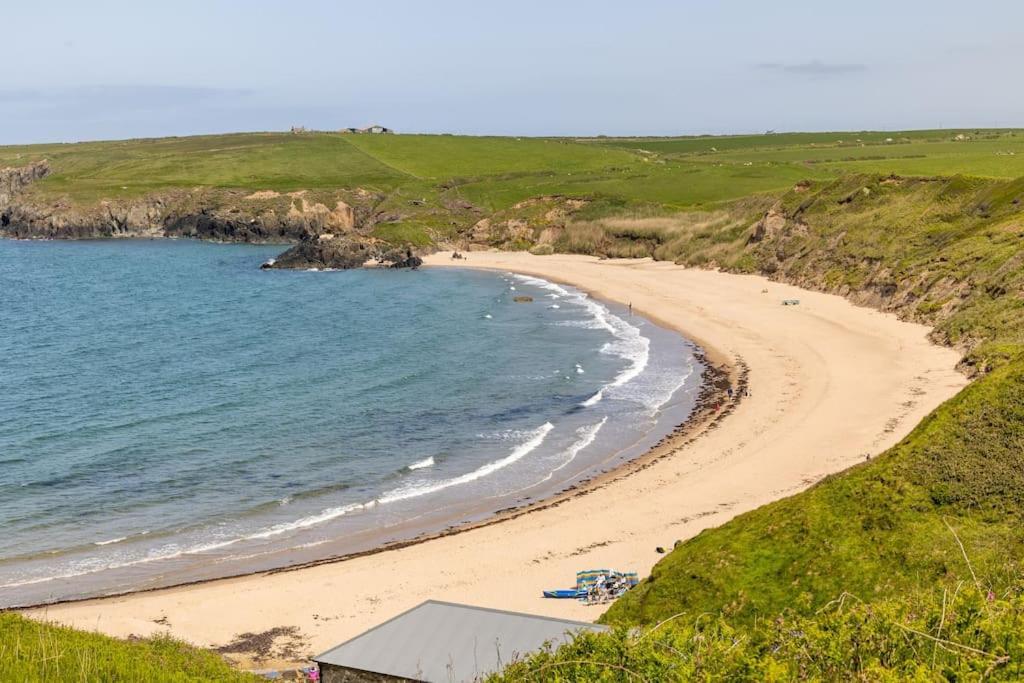 Plas Newydd With Swimming Pool, Fire Pit, And Log Fires Villa Rhiw Buitenkant foto