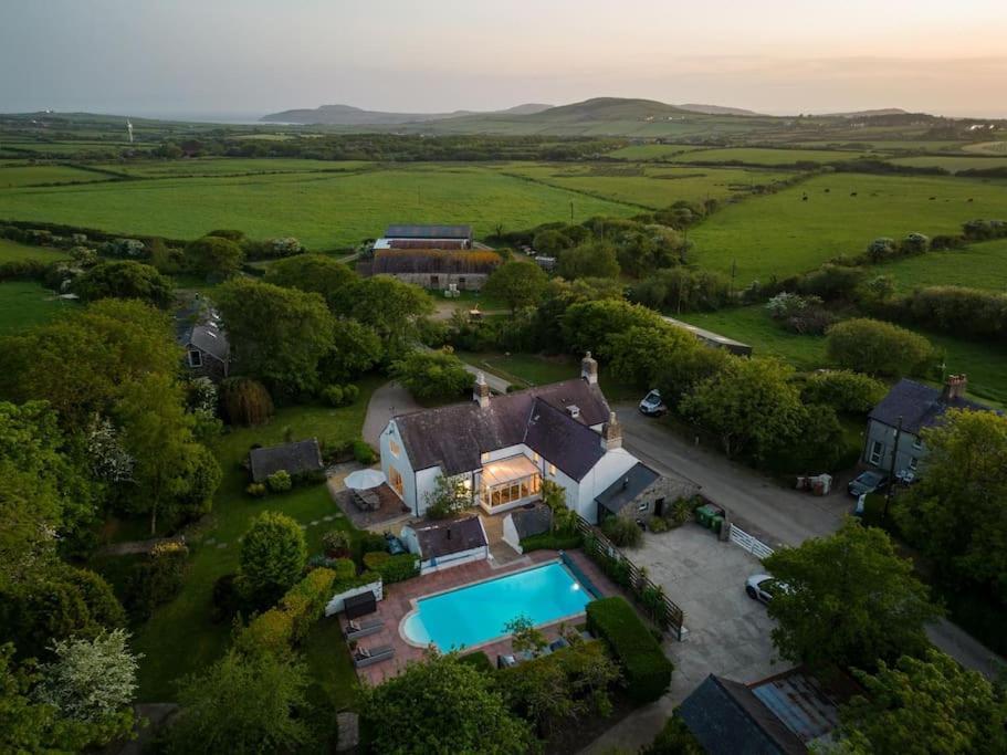 Plas Newydd With Swimming Pool, Fire Pit, And Log Fires Villa Rhiw Buitenkant foto